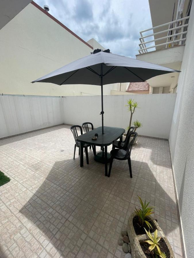 Cricket Apartments Фехео Екстериор снимка